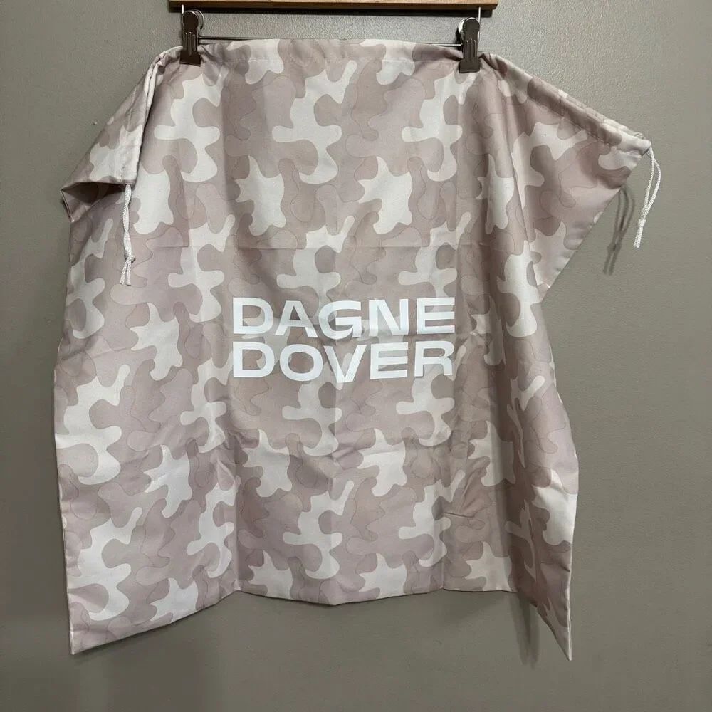 Dagne Dover XL camo dust bag with cinch closure